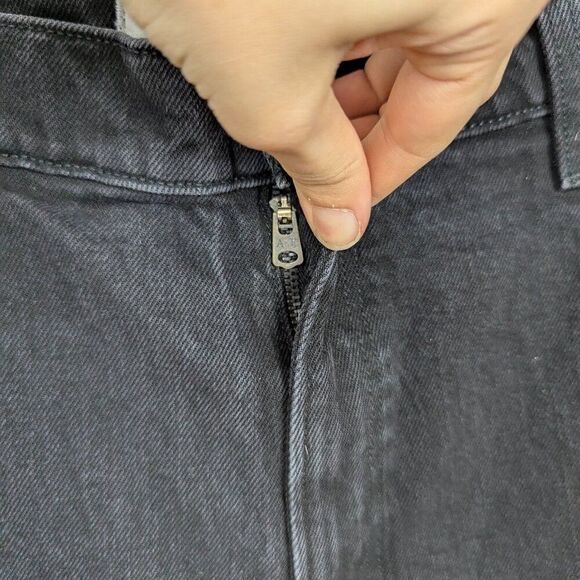 Abercrombie & Fitch | Gray Distressed High Rise Mom Jeans Size 33 - Picture 5 of 10